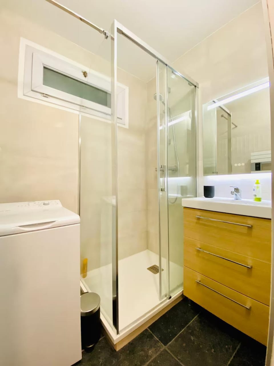 Shower, Toilet