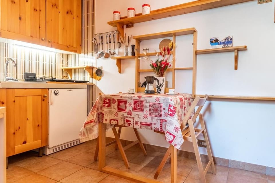 MCX Vacation Rental - La Casetta A Cervinia, Ski-out studio apartment, a few steps from the cable car! Apartment in Breuil-Cervinia