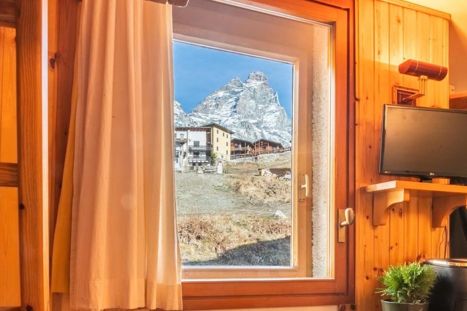 MCX Vacation Rental - La Casetta A Cervinia, Ski-out studio apartment, a few steps from the cable car! Apartment in Breuil-Cervinia