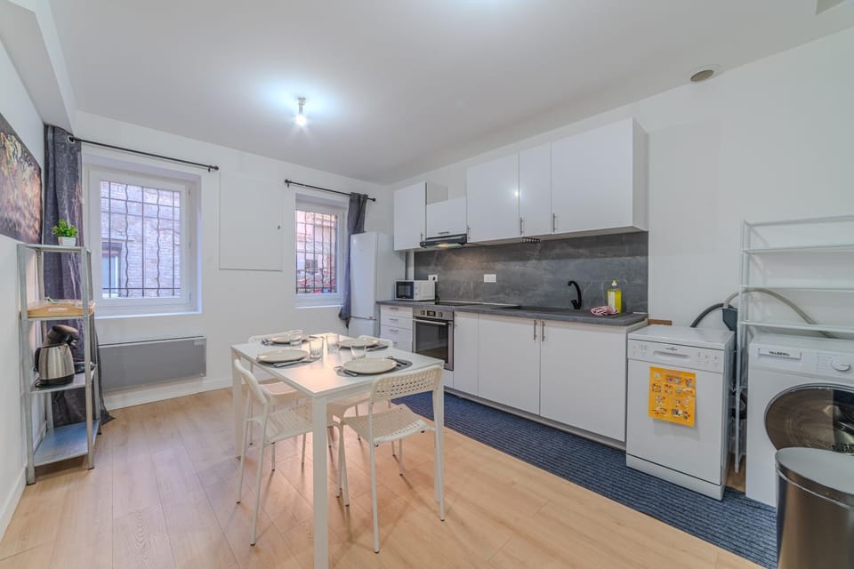 Kitchen or kitchenette, stove
