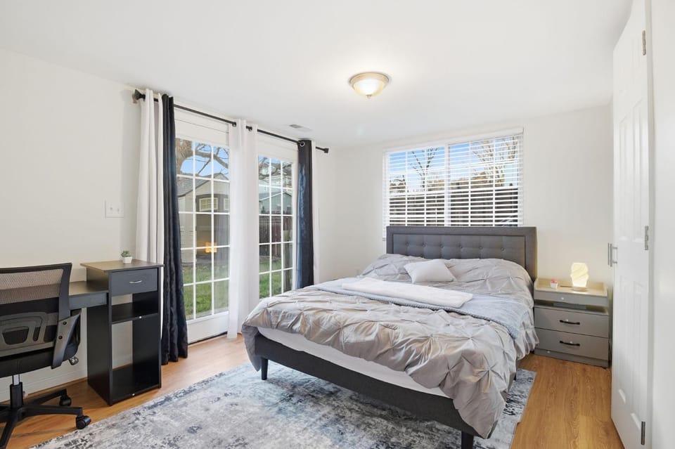 Bed, Photo of the whole room, Bedroom