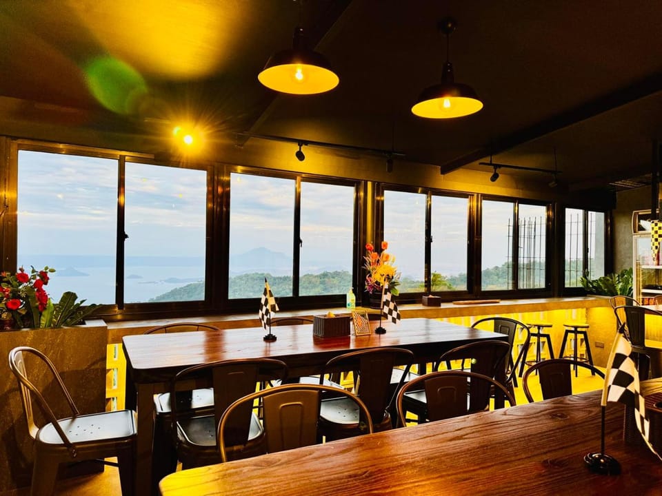 The Overlook Inn, Tagaytay City Hotel in Tagaytay