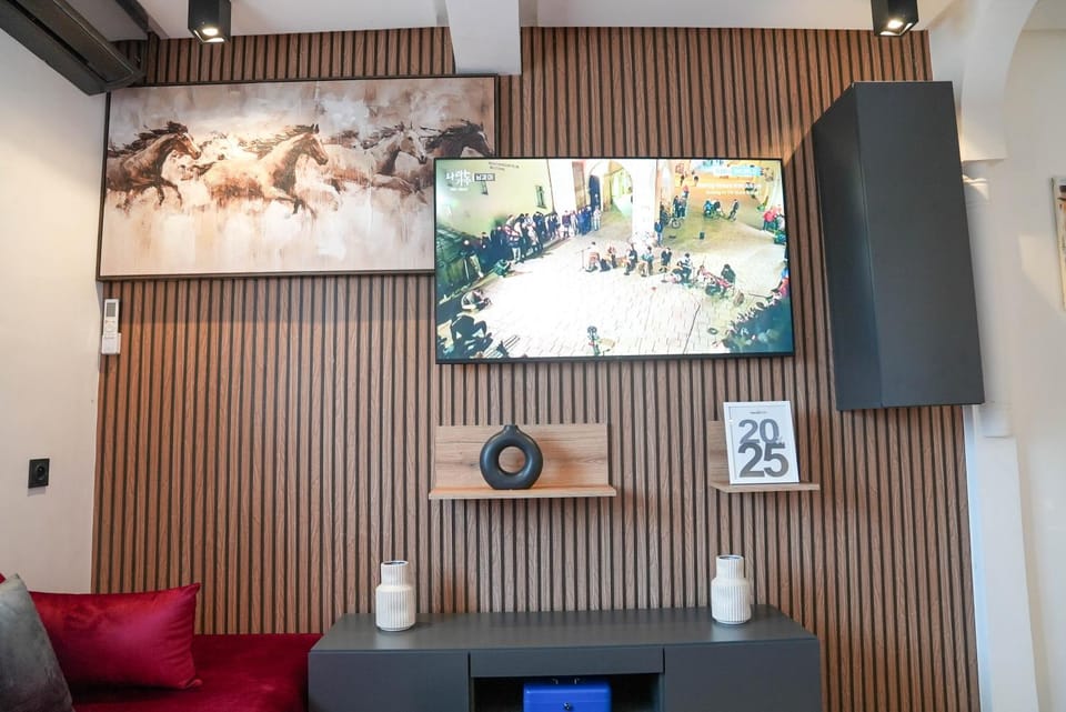 Living room, Decorative detail, Seating area, Evening entertainment