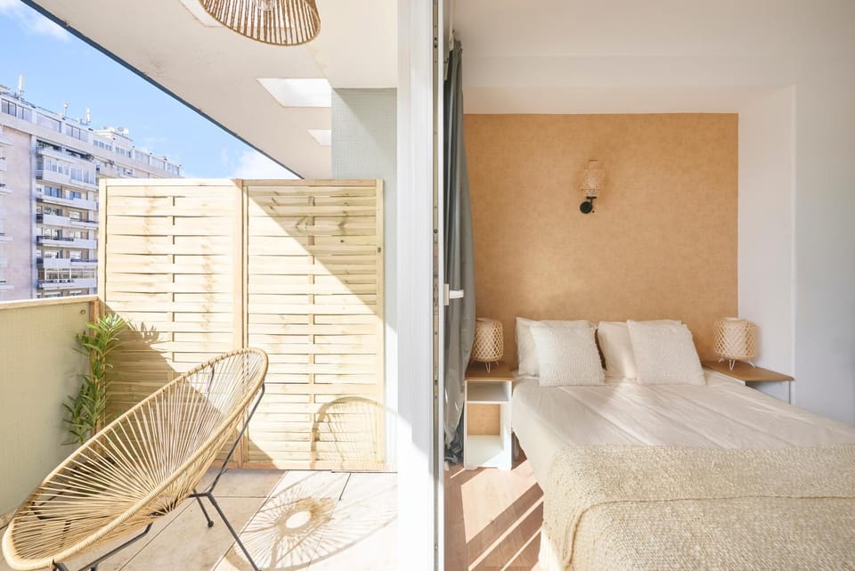 Sunny room with private balcony Vacation rental in Lisbon