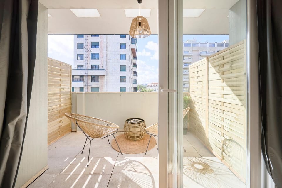 Sunny room with private balcony Vacation rental in Lisbon