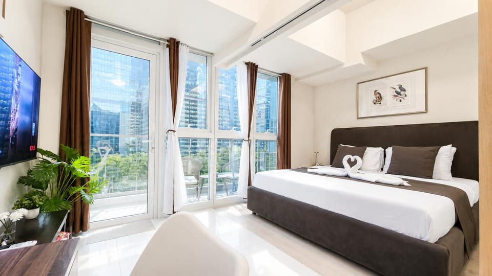 CASA CHOY SUITES - UPTOWN PARKSUITES II BGC Luxury 1BR King Bed with Balcony 1 Minute Walk to Uptown Mall and JP Morgan Apartment in Makati