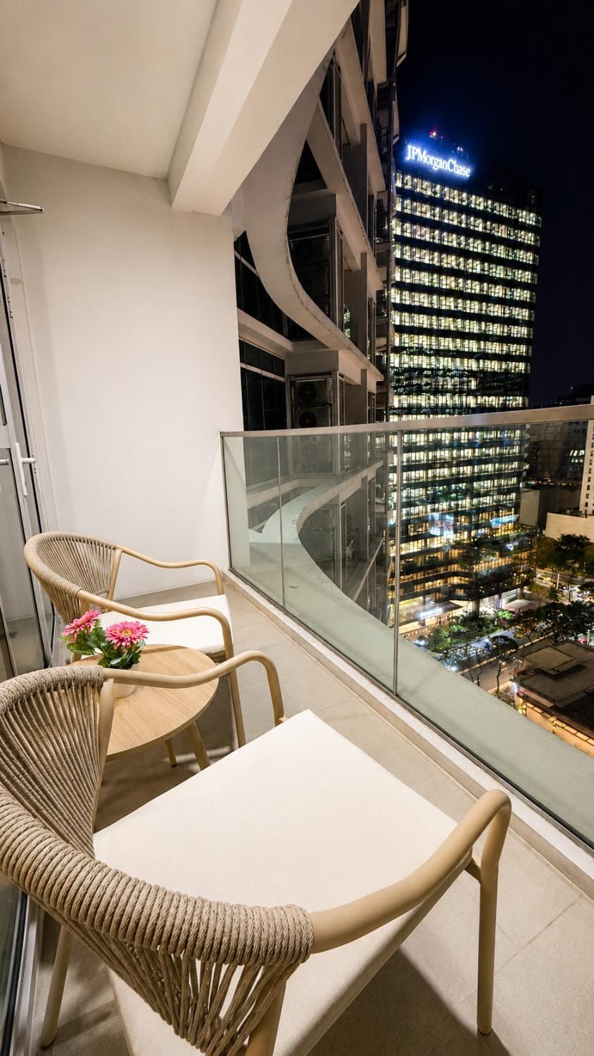CASA CHOY SUITES - UPTOWN PARKSUITES II BGC Luxury 1BR King Bed with Balcony 1 Minute Walk to Uptown Mall and JP Morgan Apartment in Makati