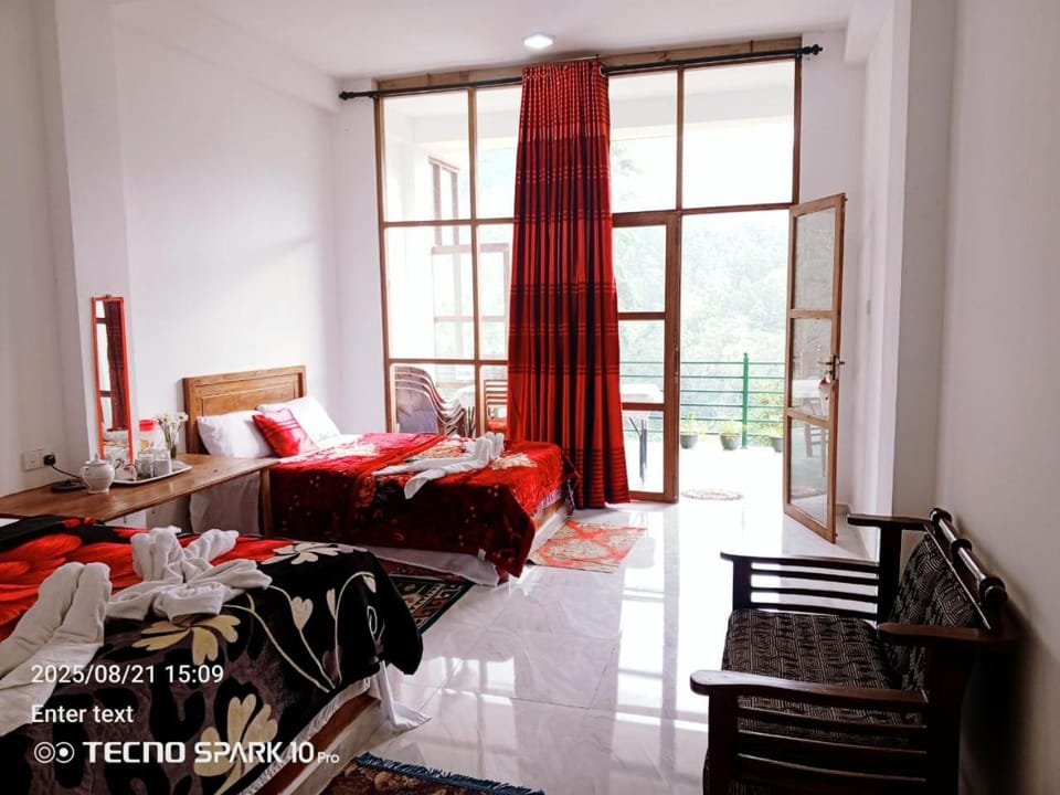 Balcony/Terrace, Bedroom, Mountain view