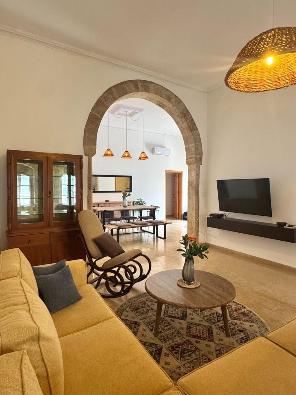 Communal lounge/ TV room, TV and multimedia, Living room, Seating area, Dining area, Evening entertainment
