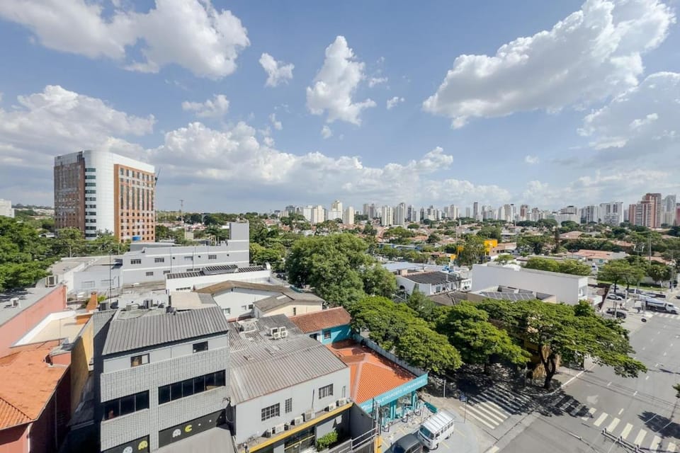 H608. Apartamento de Cinema em Moema (Nhabiquaras) Apartment in Sao Paulo City