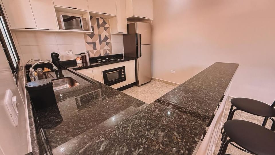 Casa 3 quartos sendo 1 suite ar Cond com piscina 300 metros da praia House in Itanhaém