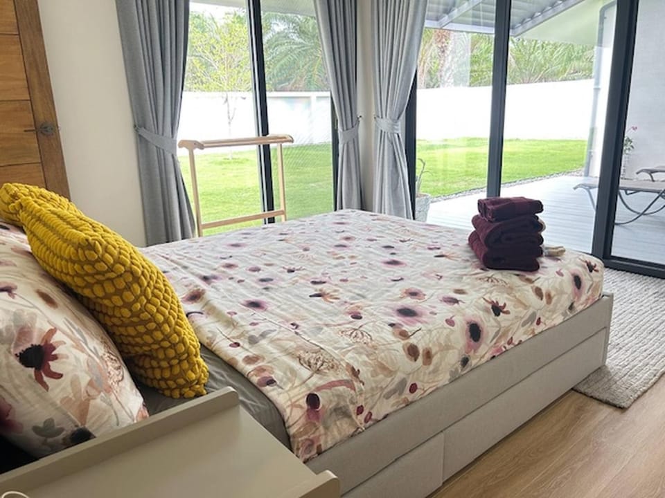 Bed, Bedroom