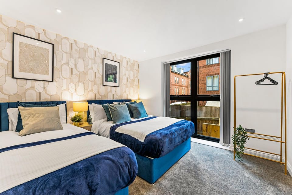 Stylish Abodes in Leeds - Sleeps 18 Apartment in Leeds