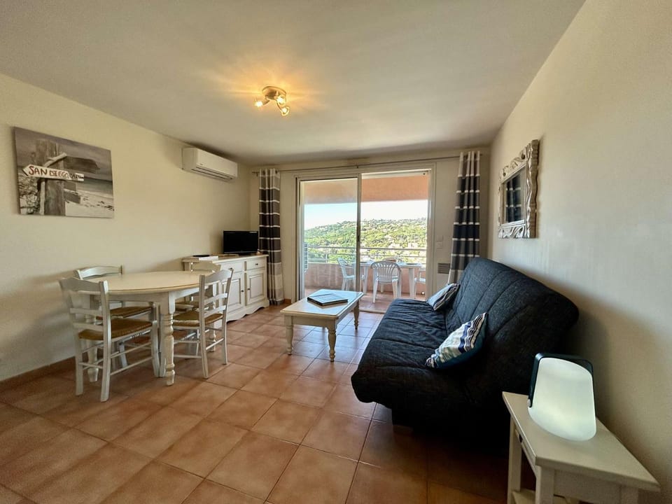 IS344-08 LES ISSAMBRES Appartement 2 pièces 4 couchages Apartment in Sainte-Maxime