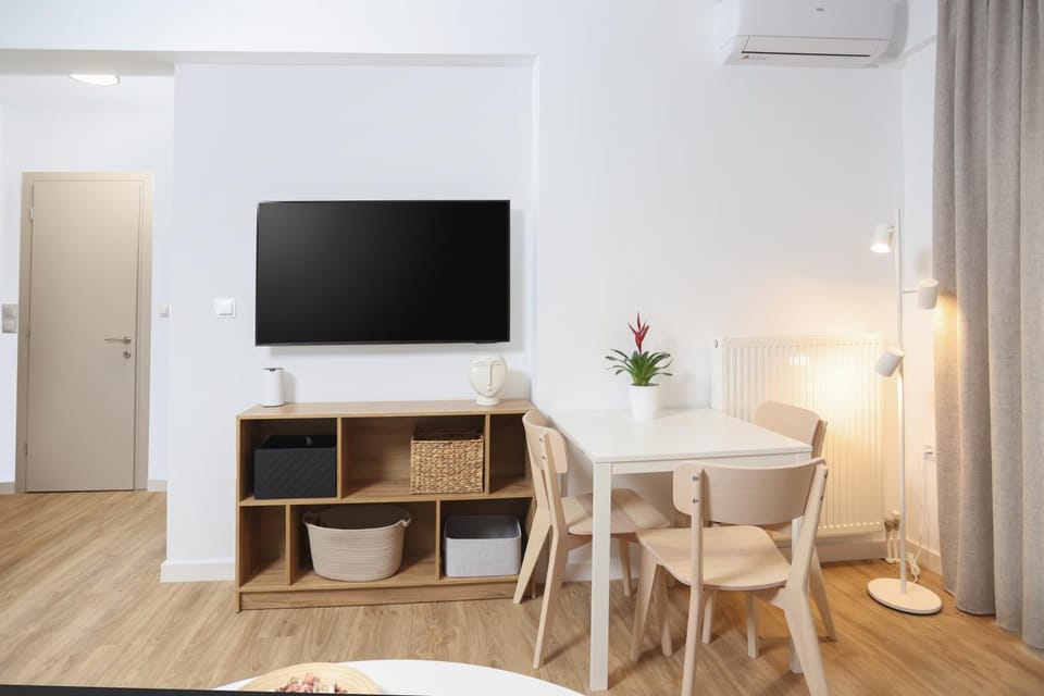 TV and multimedia, Living room, Dining area
