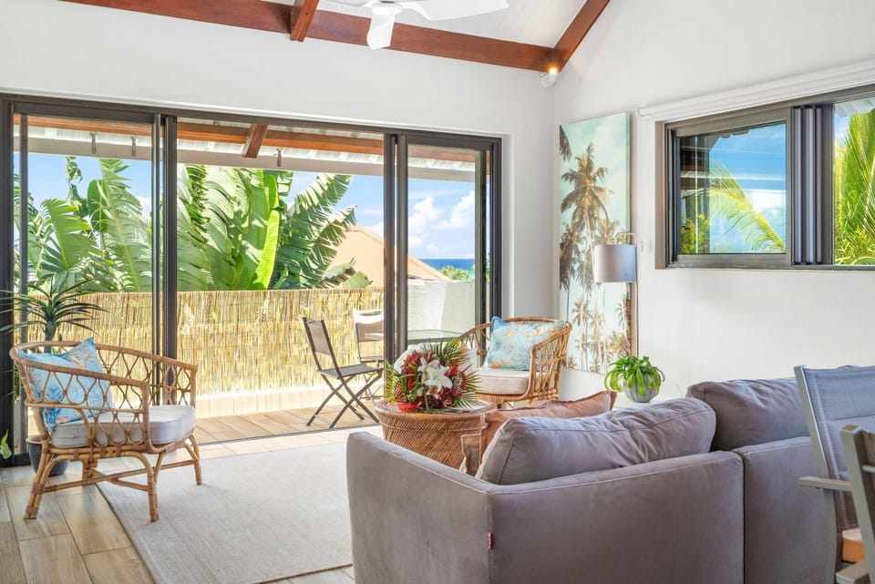 View (from property/room), Balcony/Terrace, Living room