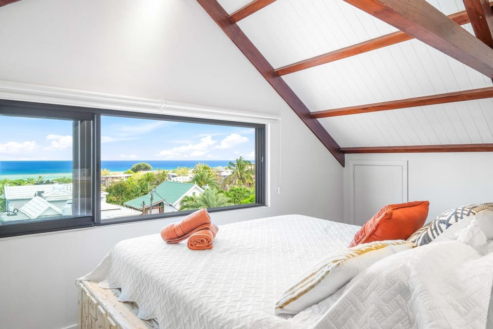 Bed, View (from property/room), Bedroom, Sea view, towels