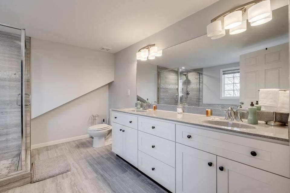 Minutes from U of L & Expo Center-Cozy-Updated-Family Friendly House in Louisville