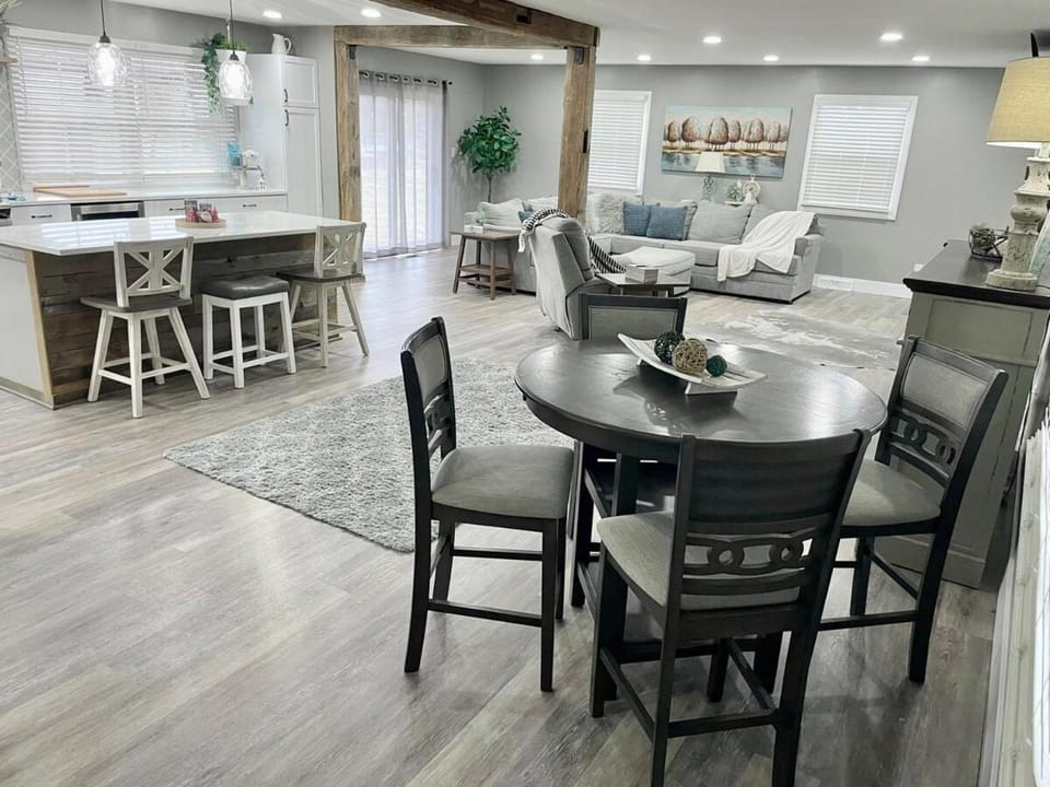 Rustic Chic in Charming Center Grove w Fenced Yard House in Greenwood