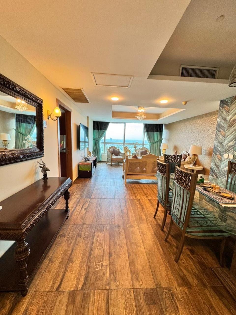Bed, TV and multimedia, Living room, Photo of the whole room, Seating area, Dining area