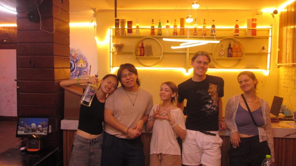Staff, People, Nightclub / DJ, Lounge or bar, Food and drinks, Drinks, group of guests