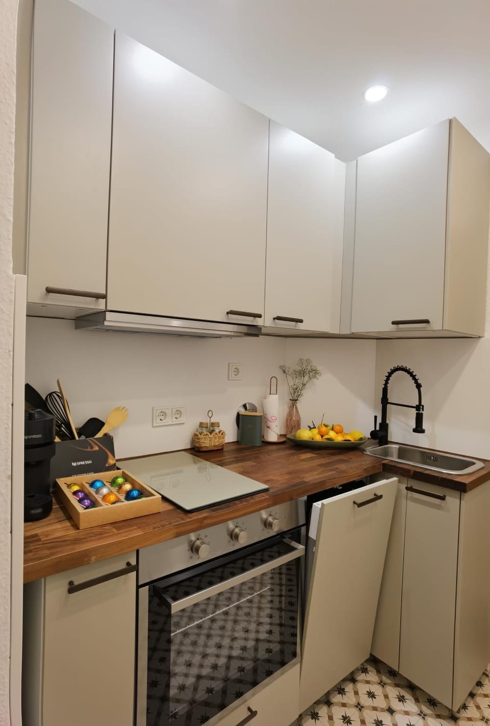 Kitchen or kitchenette, oven, stove