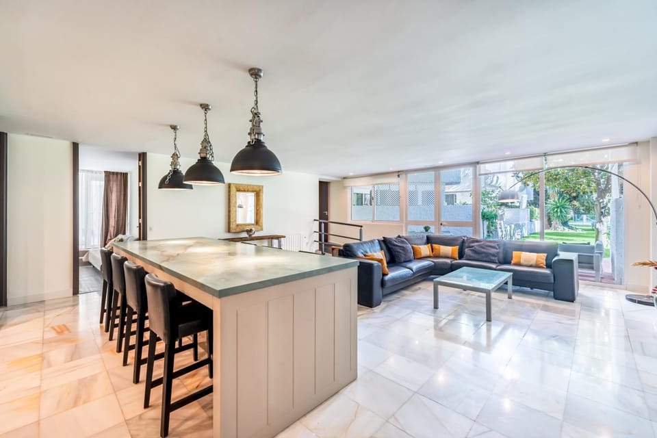 TV and multimedia, Kitchen or kitchenette, Living room, Seating area, Dining area, Pool view, air conditioner