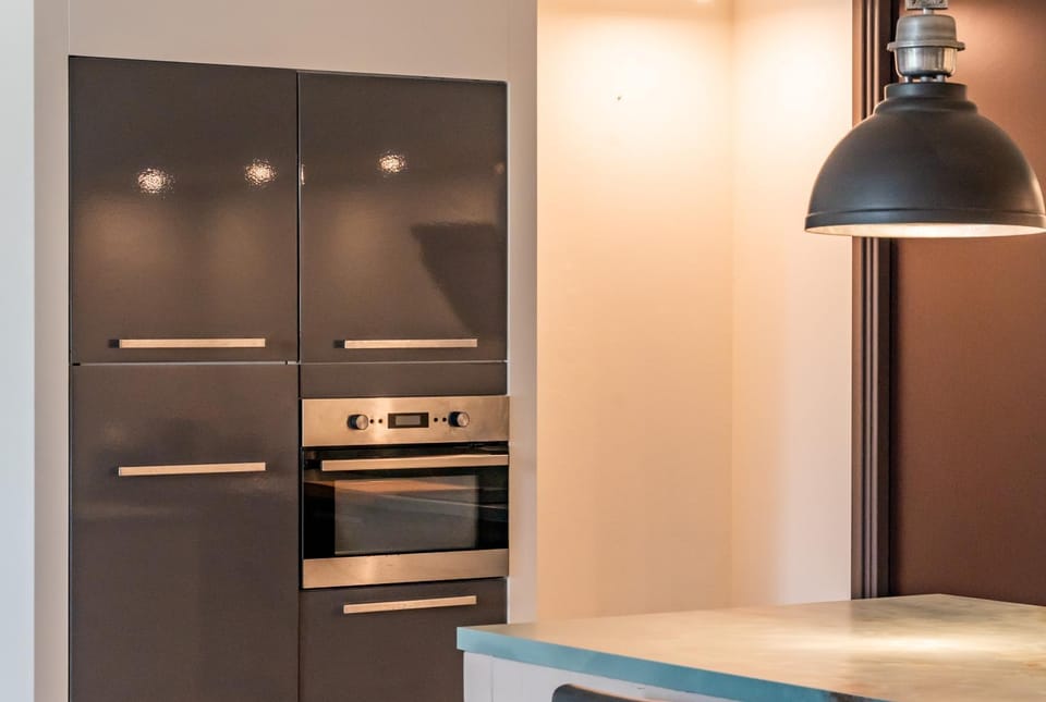 Coffee/tea facilities, Kitchen or kitchenette, dishwasher, microwave, oven, stove, washing machine
