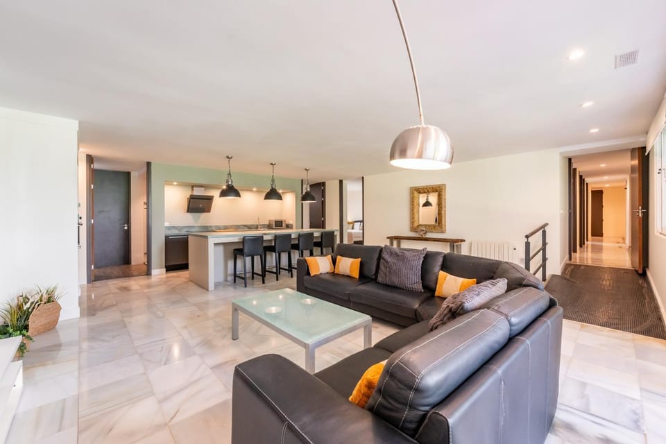 TV and multimedia, Kitchen or kitchenette, Living room, Seating area, Dining area, air conditioner