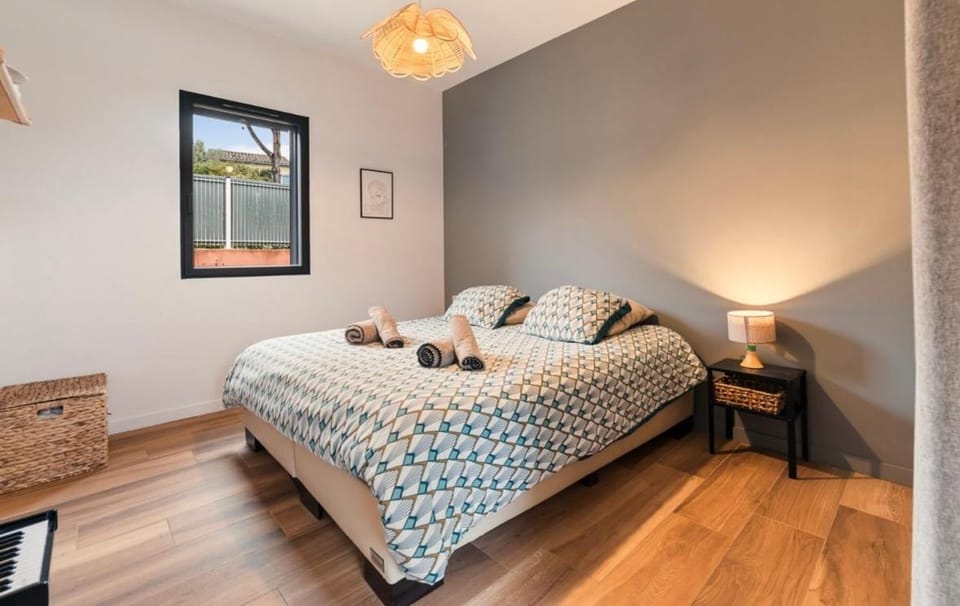 Maison piscine débordement Apartment in Nouvelle-Aquitaine