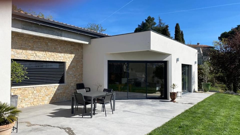 Maison piscine débordement Apartment in Nouvelle-Aquitaine