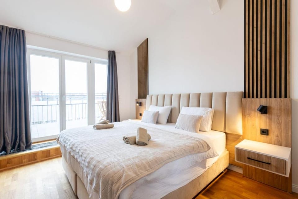 Bed, Photo of the whole room, Bedroom, towels