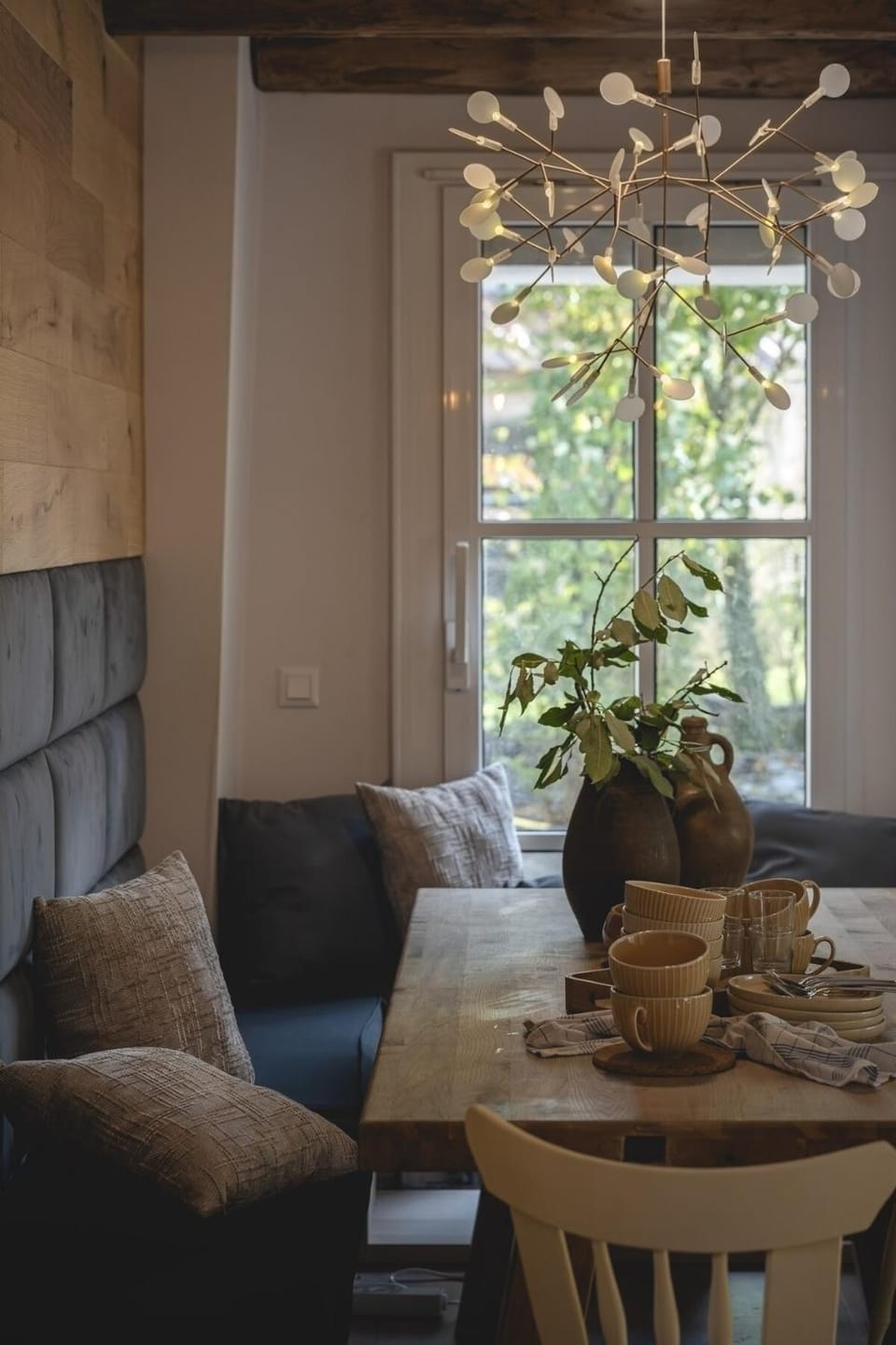 Seating area, Dining area