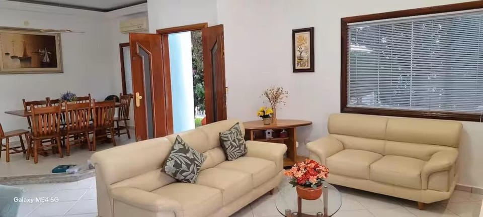 3 quartos Localização Perfeita com Piscina a 300m da praia House in Peruíbe