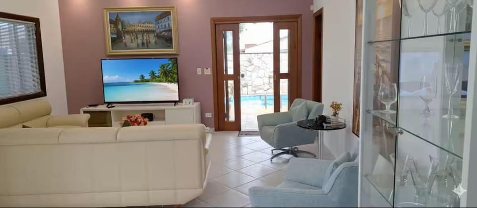 3 quartos Localização Perfeita com Piscina a 300m da praia House in Peruíbe