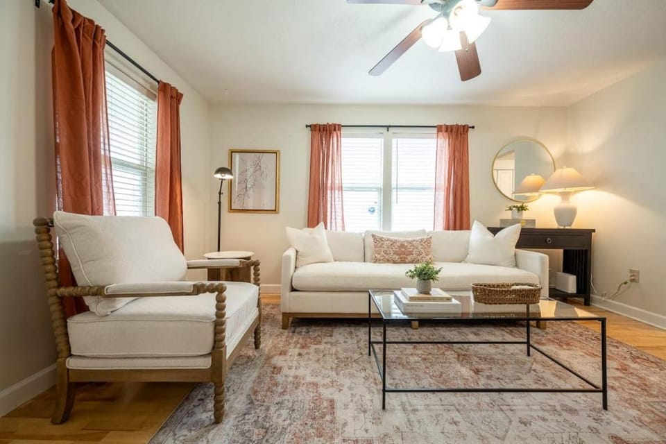 Family Neighborhood - Full Yard - Parking House in Greenwood