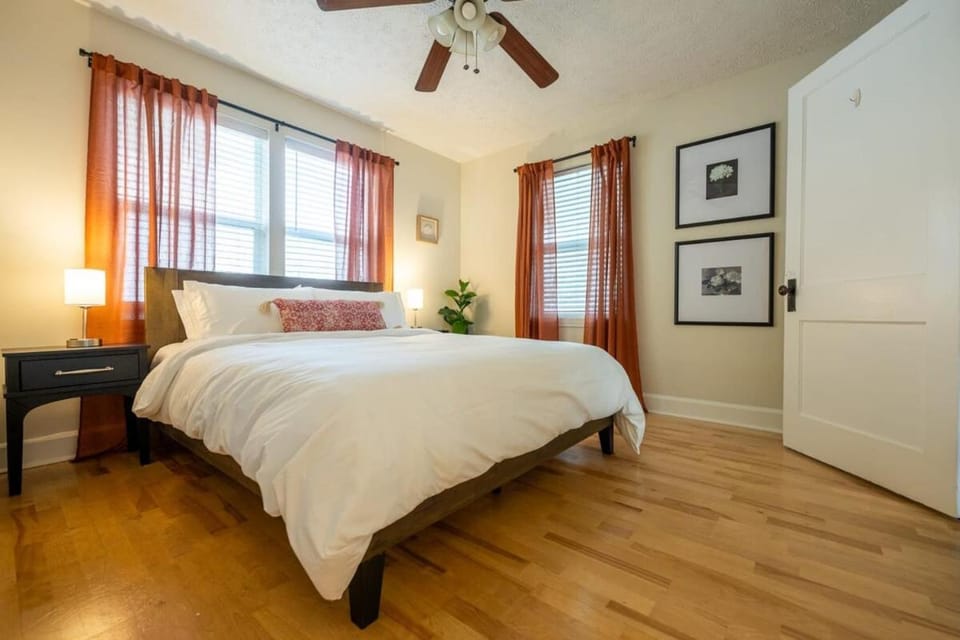 Family Neighborhood - Full Yard - Parking House in Greenwood