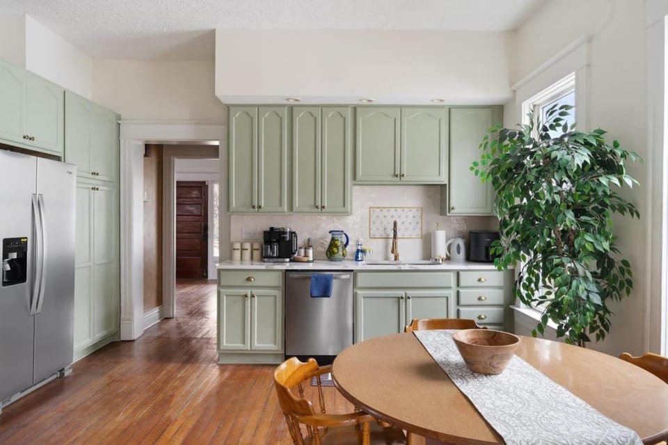 Prime Derby Location - Firepit - Yard - Family Friendly House in Jefferson County