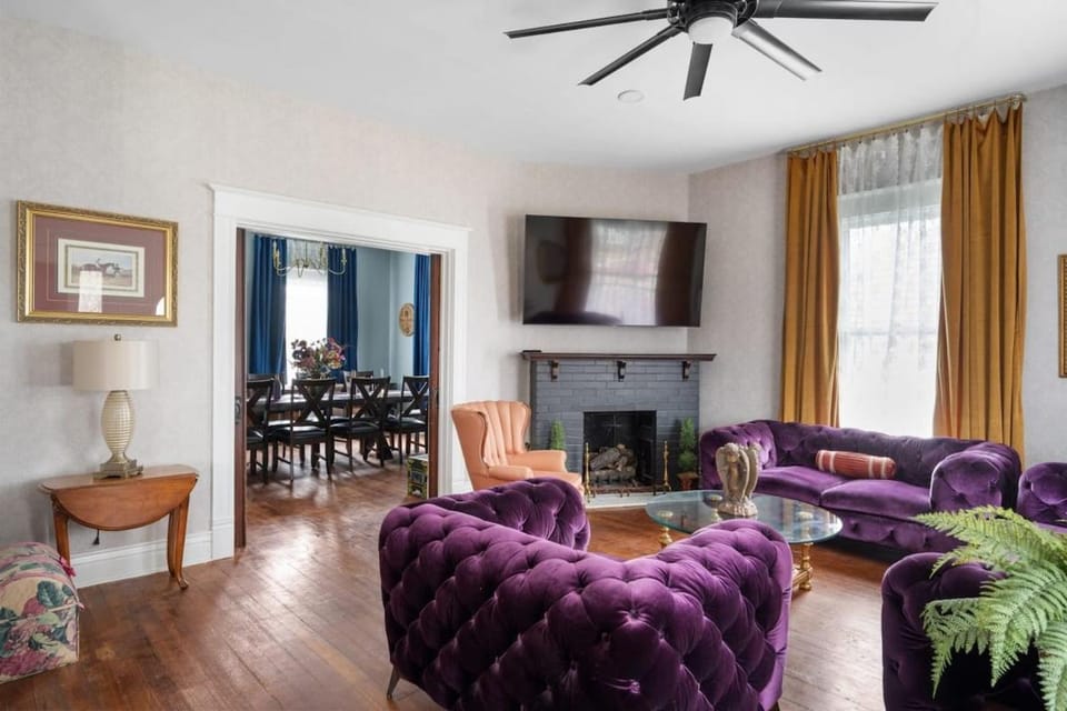 Prime Derby Location - Firepit - Yard - Family Friendly House in Jefferson County