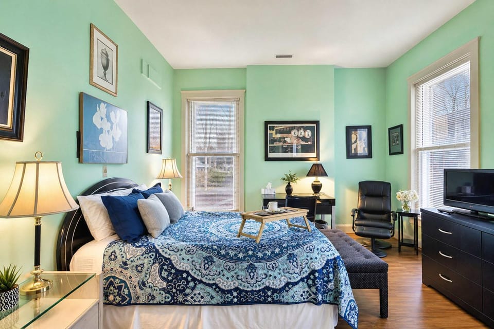 Vibrant Home: Historic Charm Perfect Location House in Jefferson County