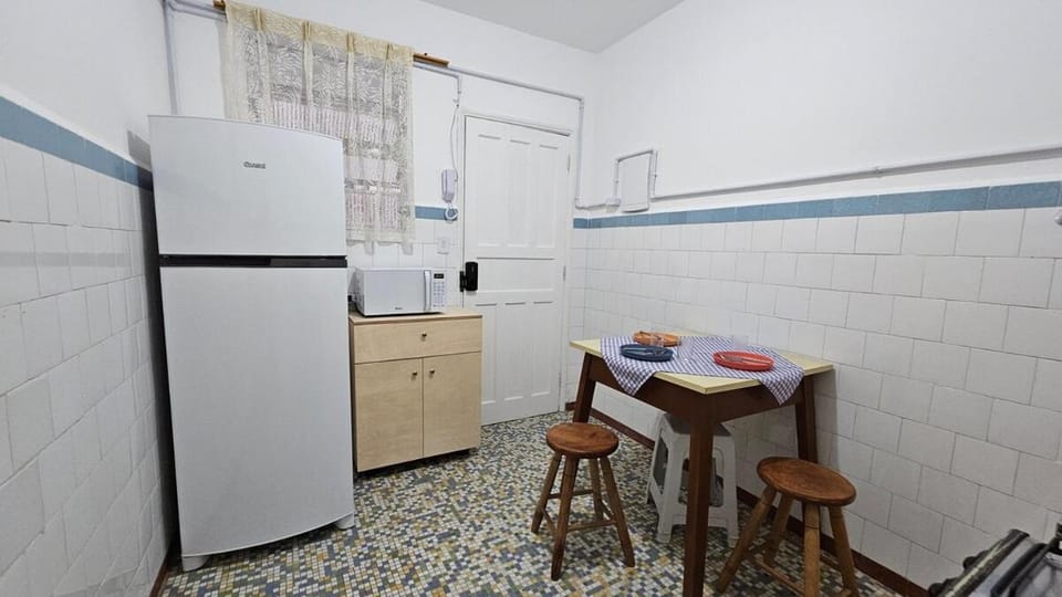 Apto com garagem a 1 quadra da PRAIA Guilhermina Apartment in State of São Paulo