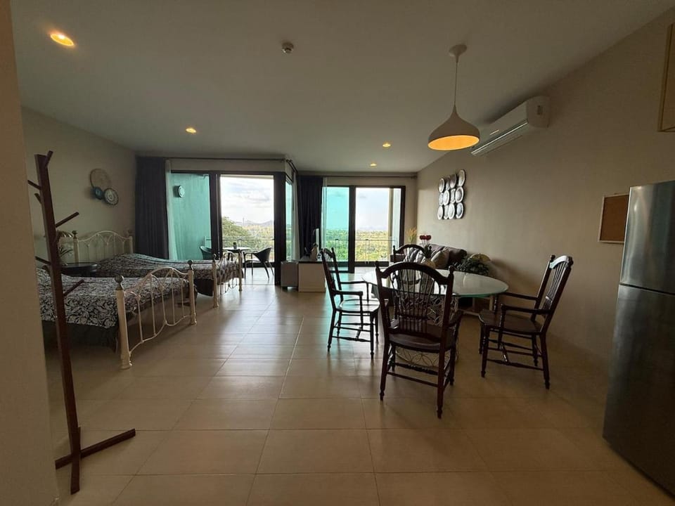 Photo of the whole room, Seating area, Dining area