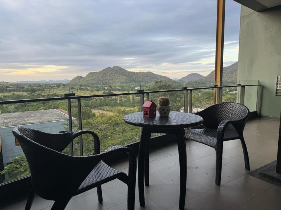 Balcony/Terrace, Mountain view