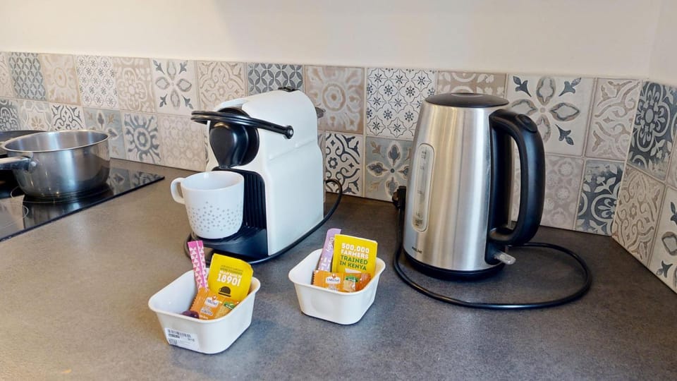 Coffee/tea facilities, Kitchen or kitchenette