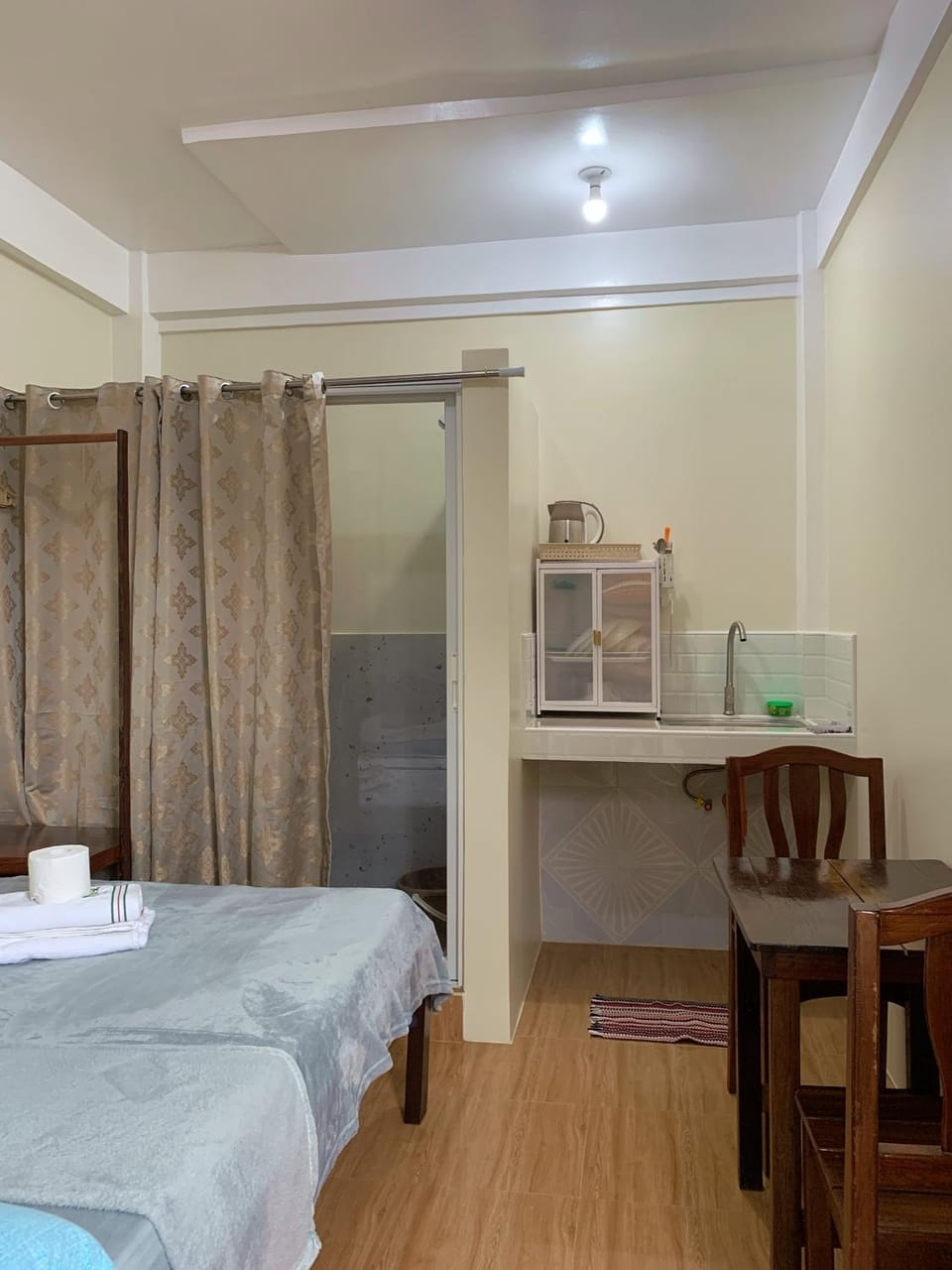 Bed, Kitchen or kitchenette, Photo of the whole room