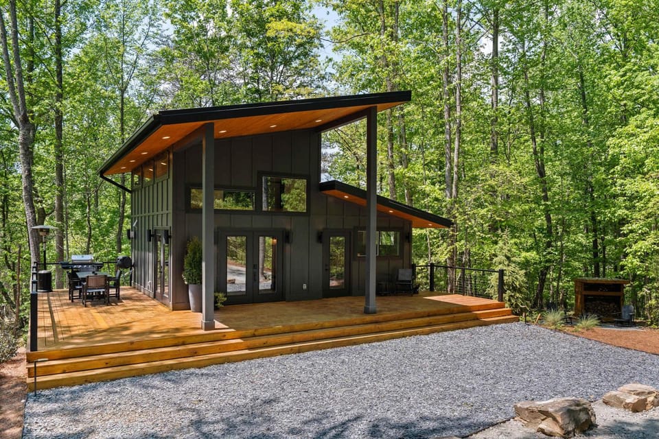 Cabin in Dahlonega - Timber and Stone - Gold Rush - Mountain Views & Close to Wineries - Family & Private Cabin in Georgia