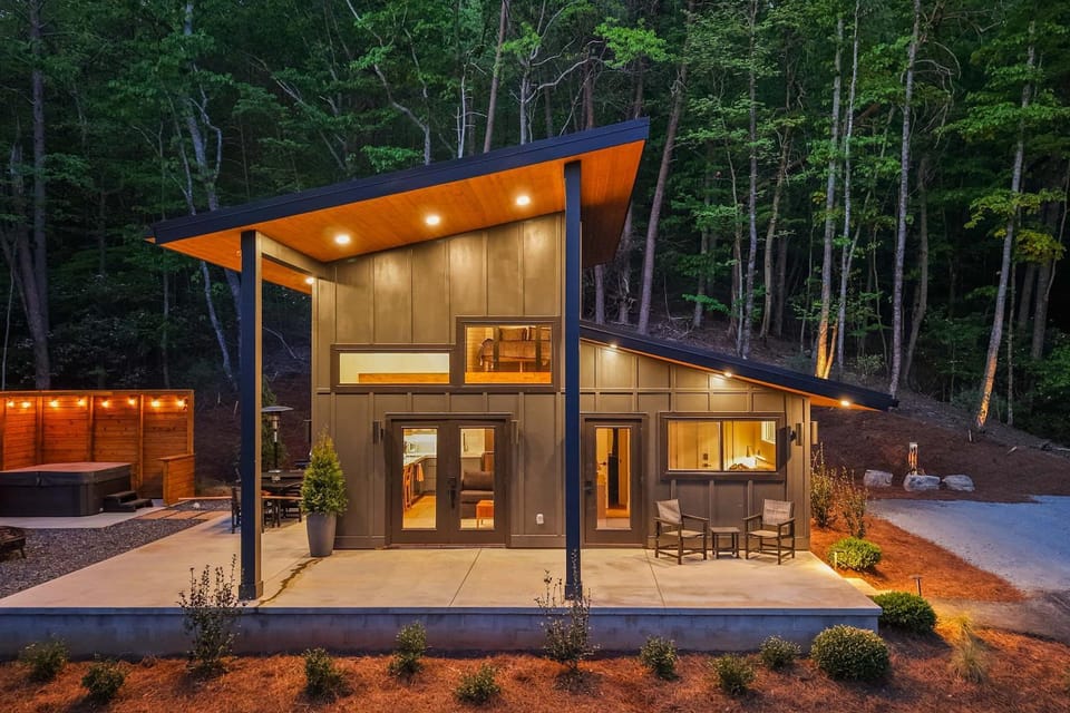 Cabin in Dahlonega - Timber and Stone - Ridgewalk - Mountain VIEW - Close to Wineries - Family and Private Cabin in Georgia
