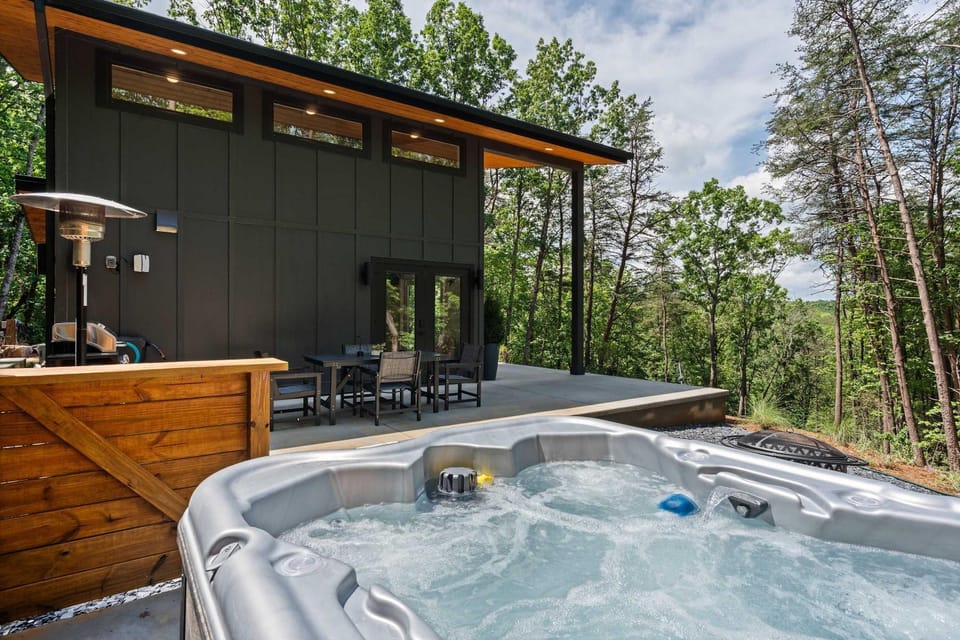Cabin in Dahlonega - Timber and Stone - Ridgewalk - Mountain VIEW - Close to Wineries - Family and Private Cabin in Georgia