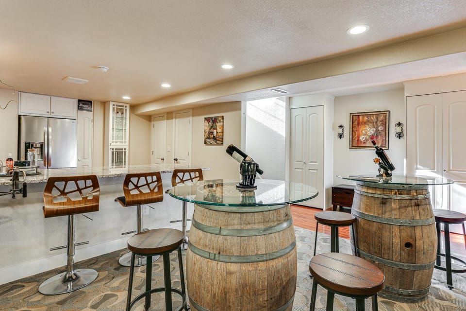 Group Getaway 3 Mi to Cherry Creek State Park! Apartment in Aurora