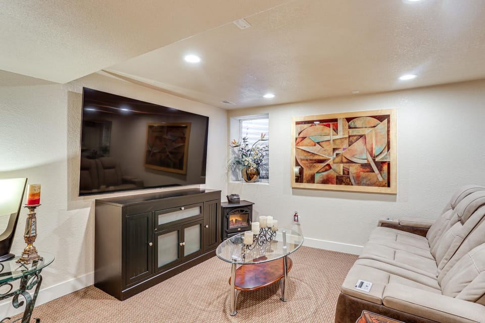 Group Getaway 3 Mi to Cherry Creek State Park! Apartment in Aurora